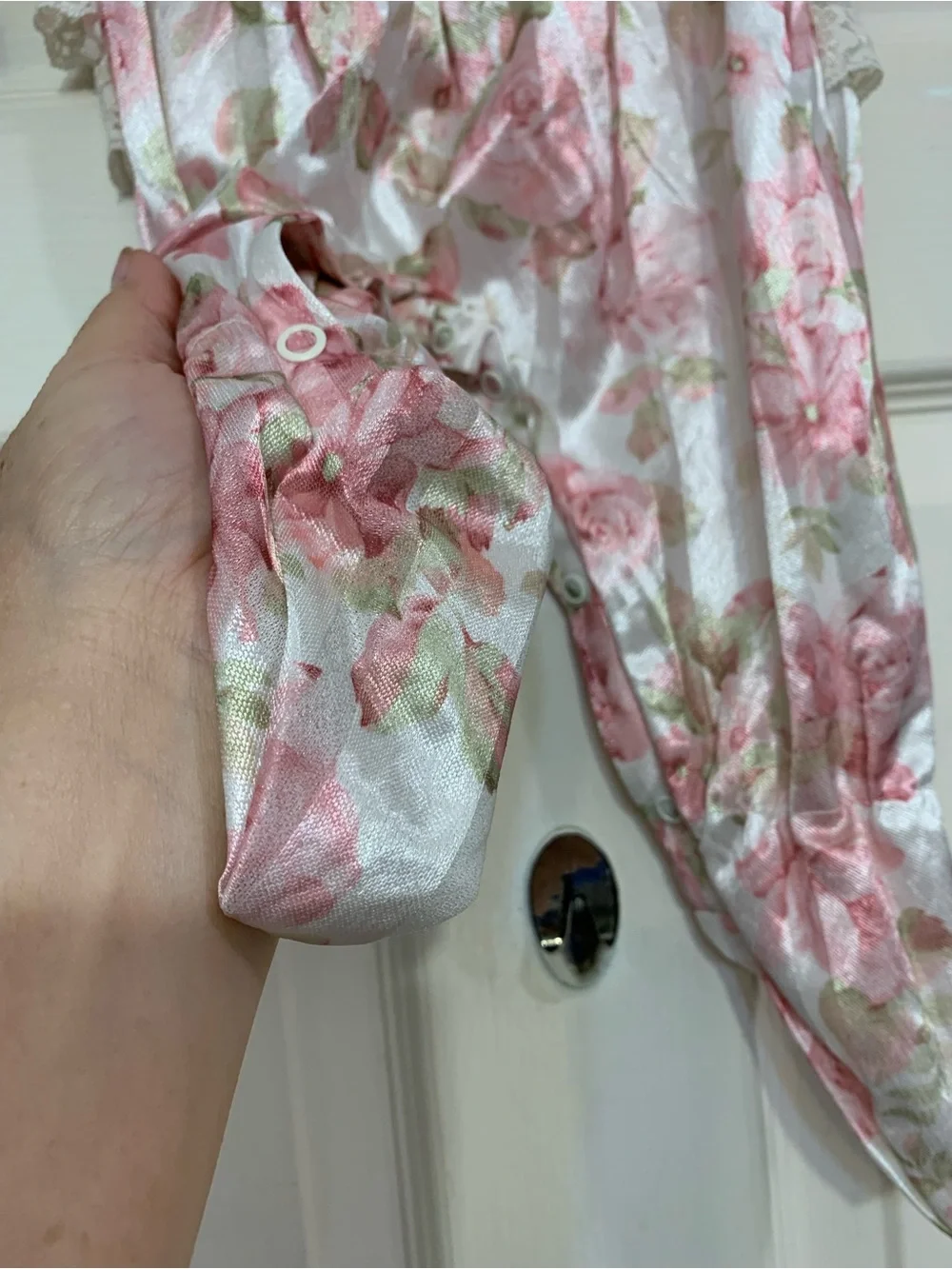 Vintage Edie Bee Girls Silky Pink & Ivory Floral & Lace 6mon Sleeper.       3641
